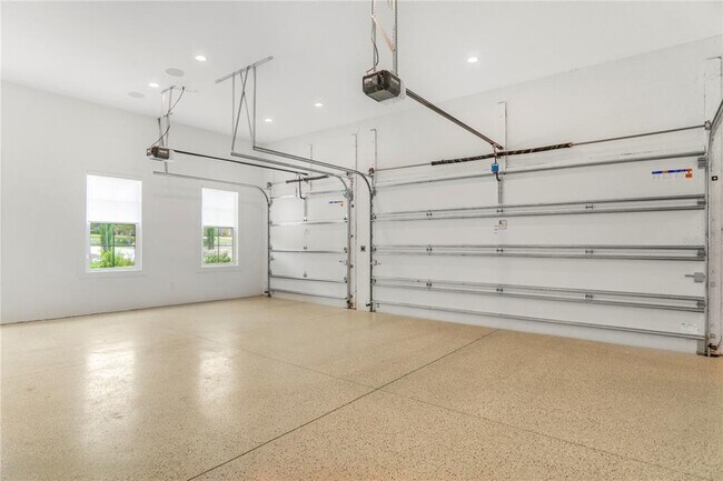 Building Photo - 15023 Pendio Dr