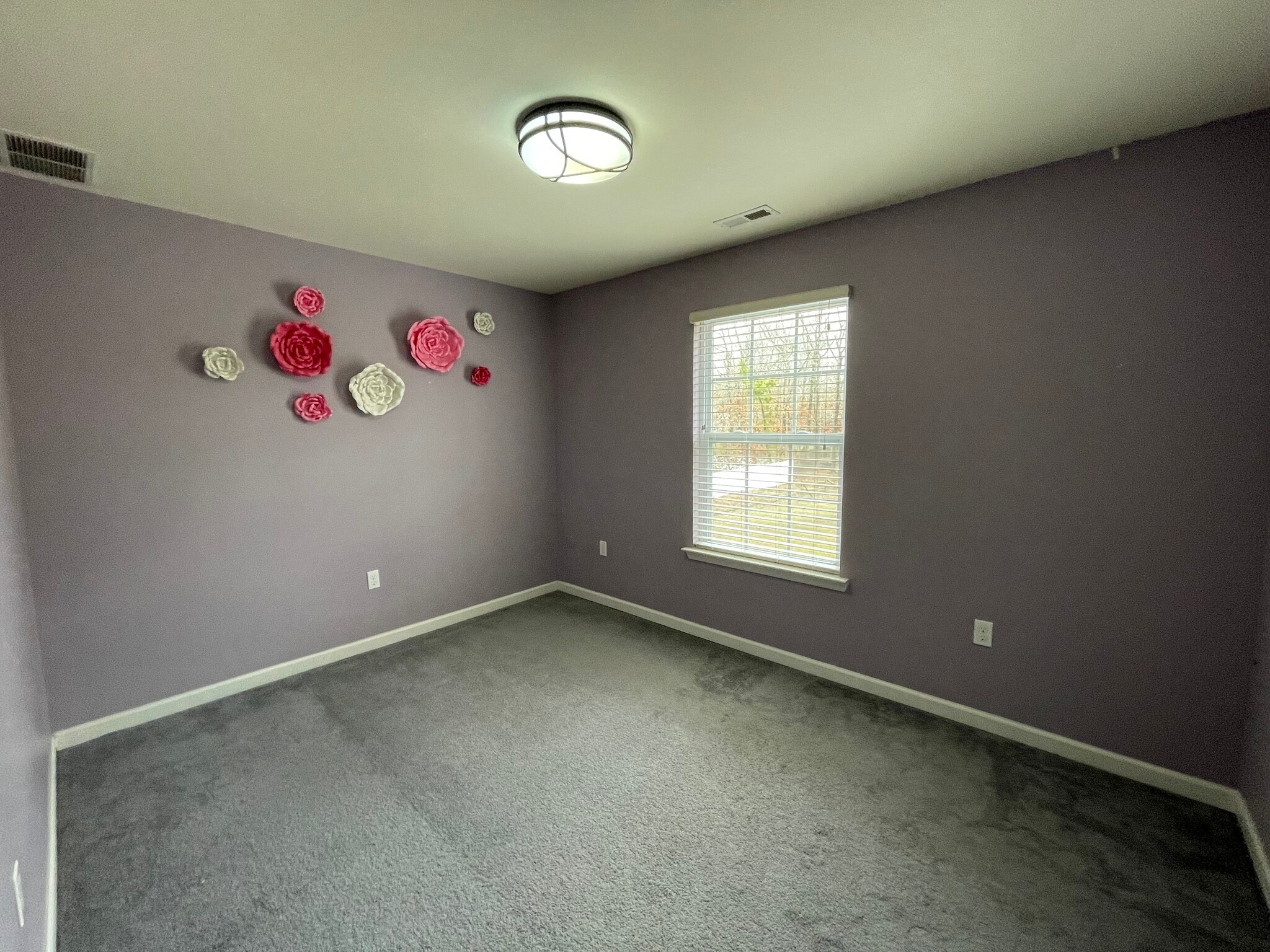 Bedroom - 259 E Oakbourne Ave