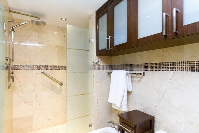 Building Photo - 4775 Collins Ave