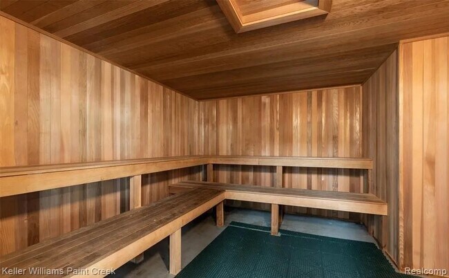 Building Photo - 821 Brandon Ave