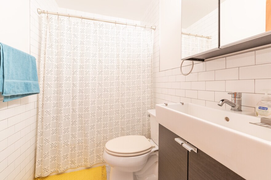 Building Photo - 74 69th St