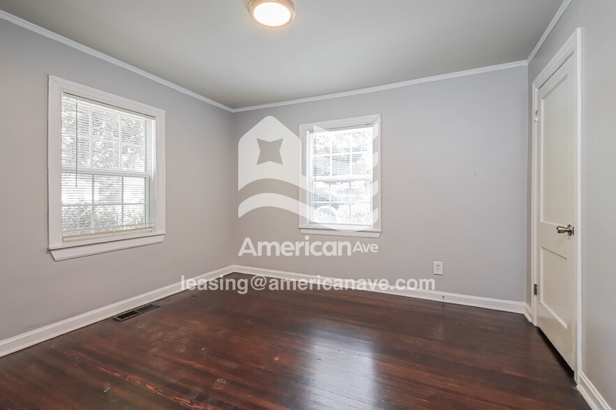 Building Photo - 4624 E 3rd St