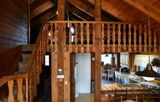 Building Photo - 3BR + loft and 2Ba! w/private boat dock, a...