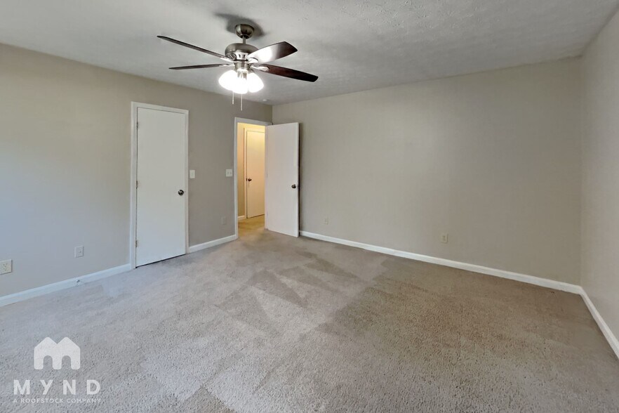 Building Photo - 5631 Regency Manor Ct