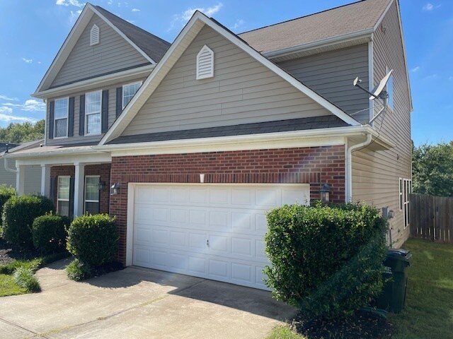 Building Photo - Beautiful Simpsonville Home