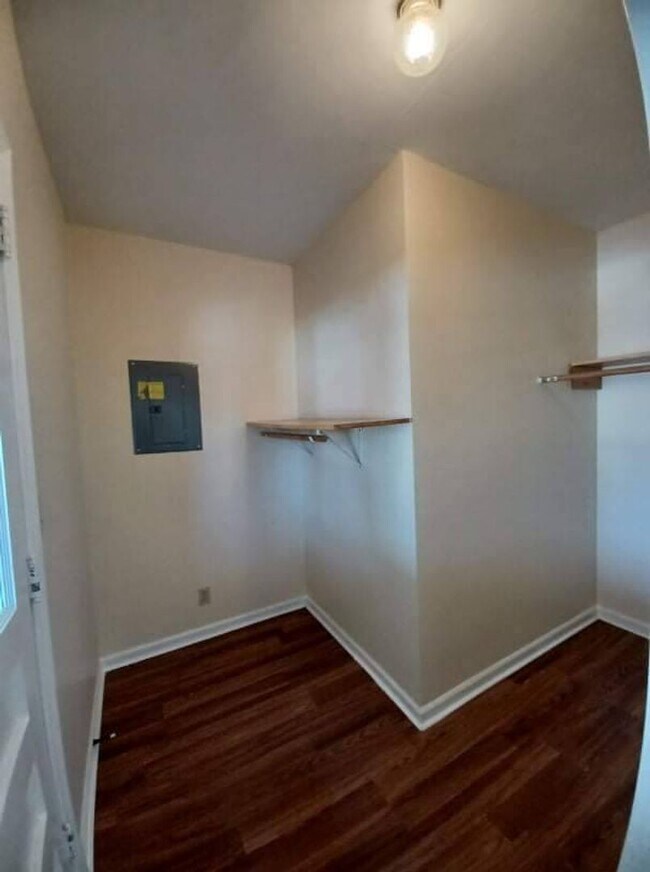 Building Photo - 1233 Benton St