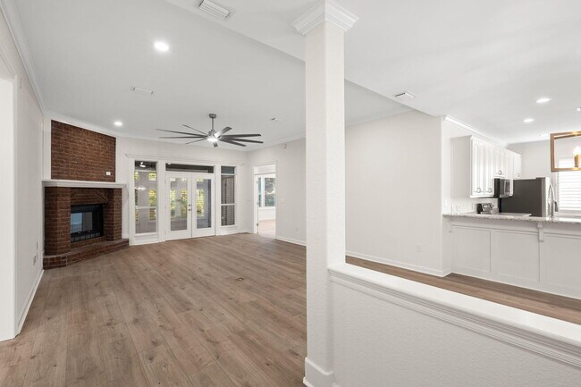 Building Photo - 255 Cll Escada