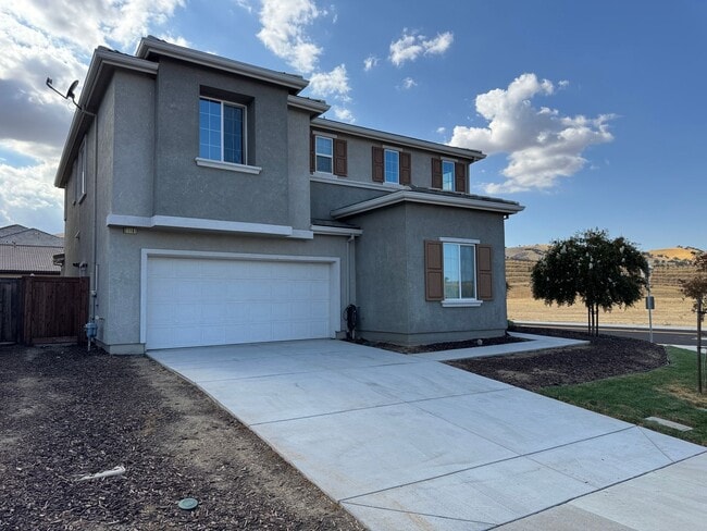 Building Photo - NOW AVAILABLE!! BEAUTIFUL HOME IN GATED CO...