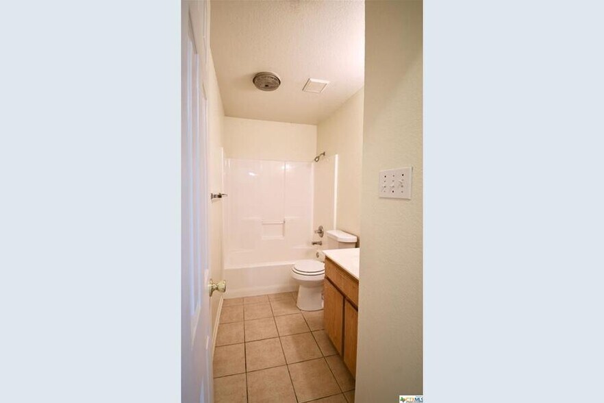 Building Photo - 3400 Hereford LN