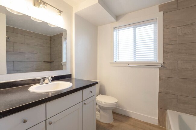 Building Photo - North Salt Lake 2 BD 1 BA - $500 Amazon Gift Card!! - $500.00 Security Deposit OAC -Brookside Lof...