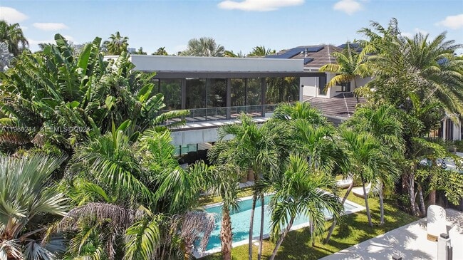 Building Photo - 620 Solar Isle Dr