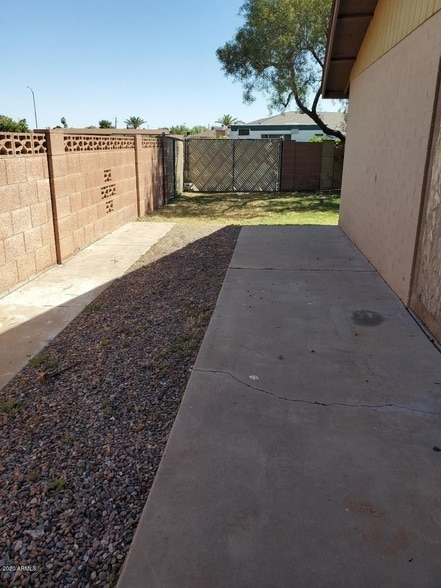 Building Photo - 3327 W Joan De Arc Ave