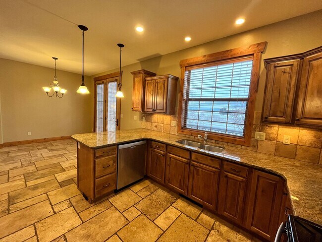 Building Photo - 3 bed, 3 bath Duplex in Driggs