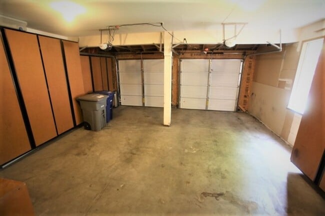 Building Photo - Beautiful 2 Story 3 Bed 2.5 Bath in Sammamish
