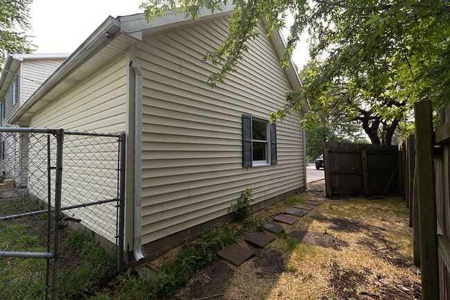 Building Photo - 4836 Meadow Lark Ln