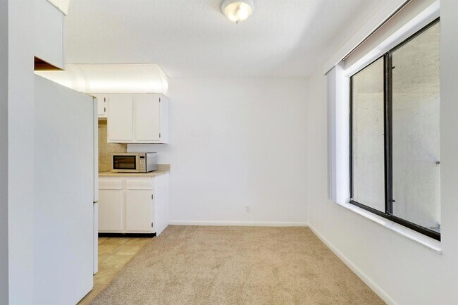 Building Photo - 150 Pineview Rd
