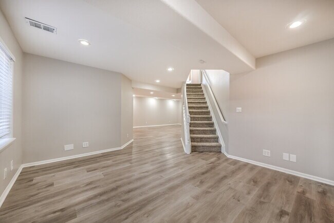 Building Photo - 5991 S Rock Creek Dr