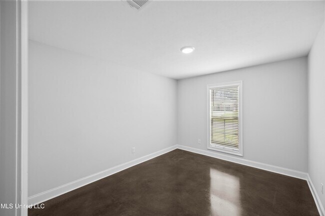 Building Photo - 230 Hemingway Cir