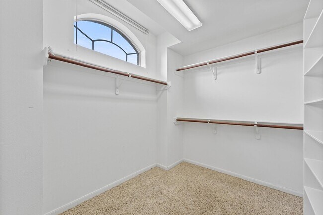 Building Photo - 13642 Lakeside Pl Dr