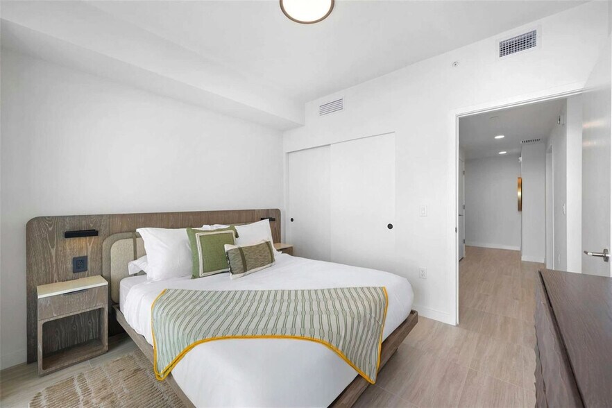 Building Photo - 7144 Byron Ave