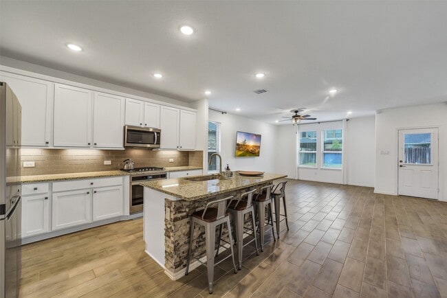 Building Photo - 31618 Donoso Dr