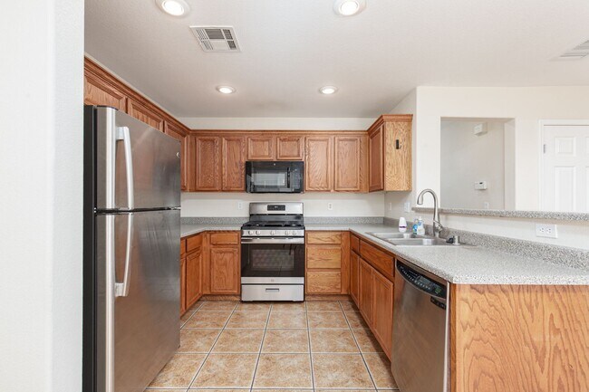 Building Photo - Very clean SW home near Sunset/215 for only $1875