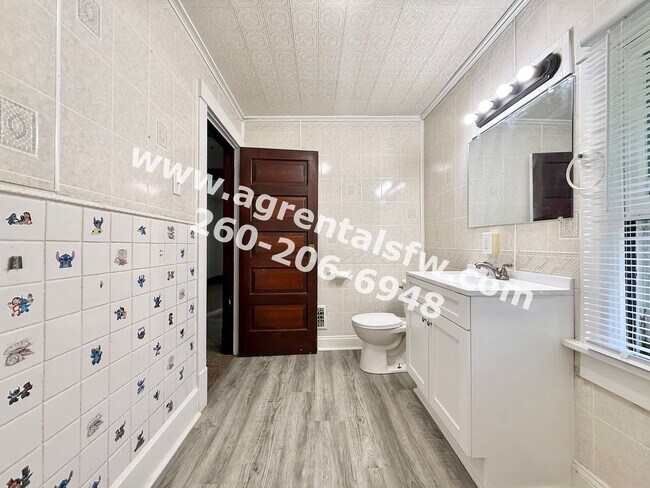 Building Photo - 2921 Hoagland Ave
