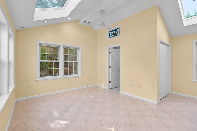 Building Photo - 3 Bed 3 Bath - Kensington Craftsman - Move In Ready