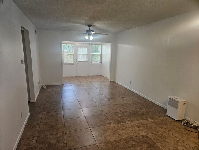 Building Photo - Charming 1-Bedroom 1-Bath Condo in 55+ Com...