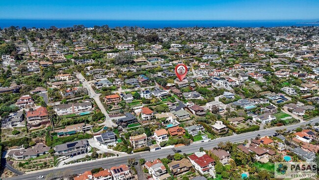 Building Photo - La Playa living with stunning city, ocean ...