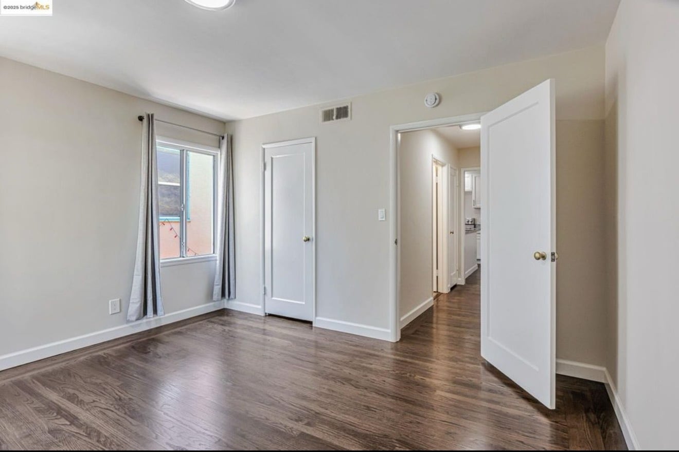 Building Photo - 2946 Bona St