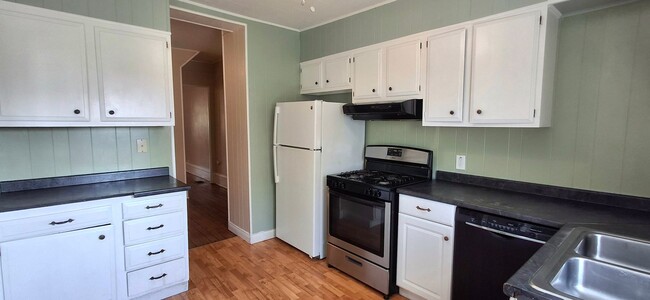 Building Photo - Short Term 2 Bed 1 bathroom Rowhome in Col...