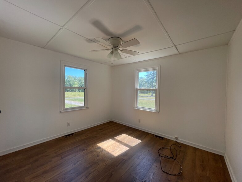 Building Photo - 10714 Quaker Rd