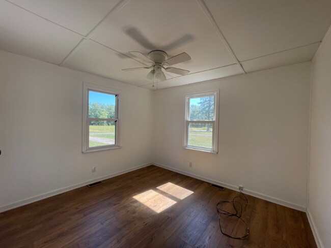 Building Photo - 10714 Quaker Rd