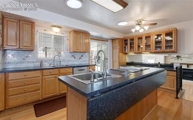 Building Photo - 5365 Silver Spur Ave