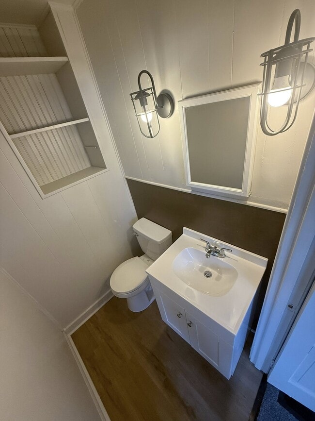 Building Photo - 517 Echo Ave