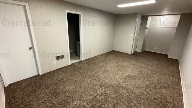 Building Photo - $1250 - 3 room 2 bath - Apartment located in Riverside