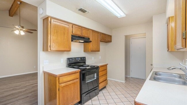 Building Photo - 2608 Green Ridge St