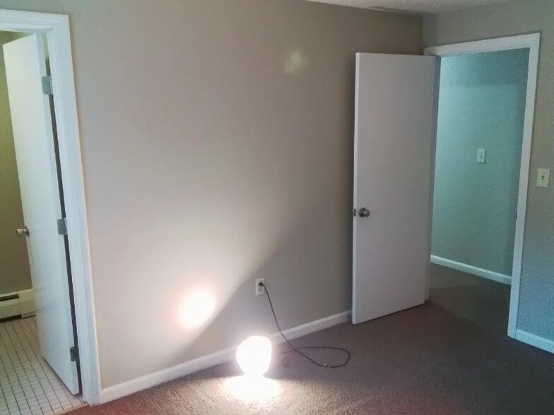 Building Photo - 959 Lancaster St