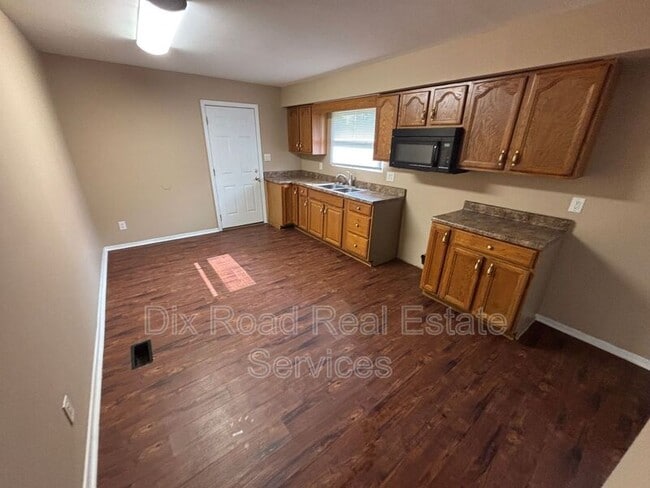 Building Photo - 813 Leora St