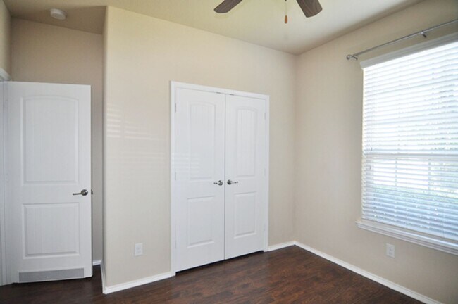 Building Photo - 3521 Twin Pines Dr