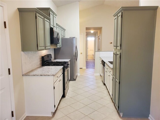 Building Photo - 3113 Waterford Ct