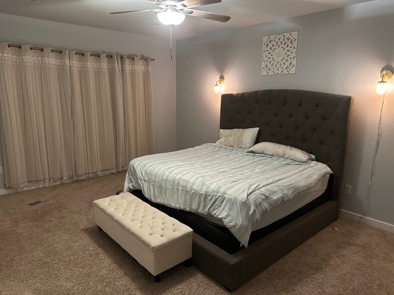 Large primary bedroom - 4700 Kilby Dr