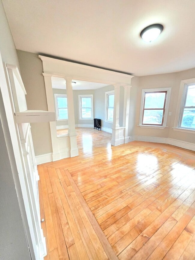 Building Photo - 848 Smith St