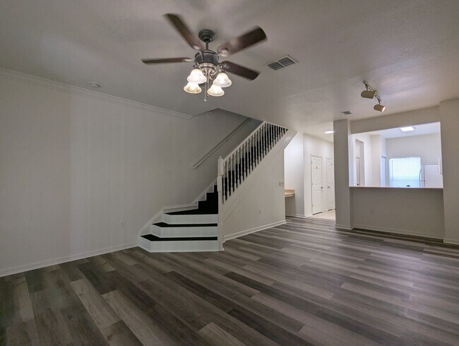 Building Photo - 4833 NW 46th Pl