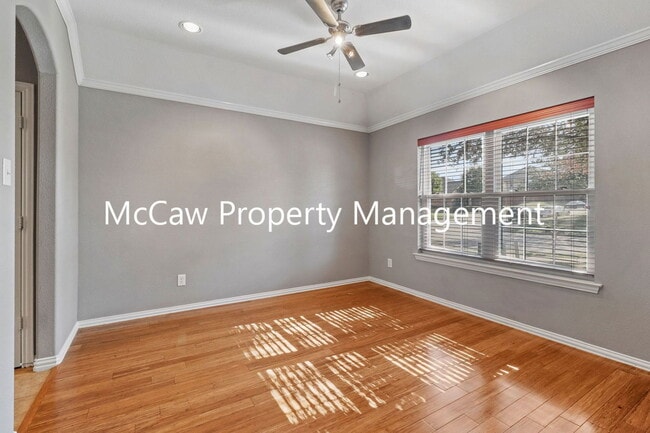 Building Photo - 604 Creekside Dr