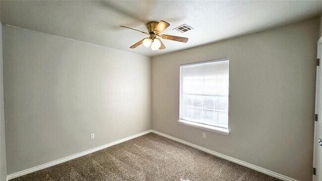 Building Photo - 2137 Harbor Dr