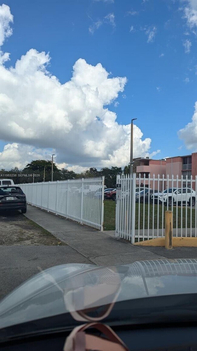 Building Photo - 19715 SW 114th Ave