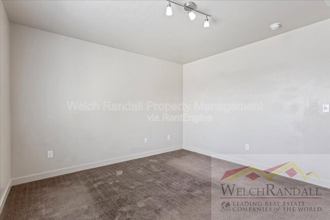 Building Photo - 1140 Seraphim Ct