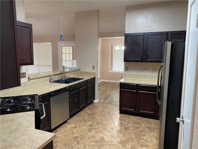 Building Photo - 511 Battlecreek Ln